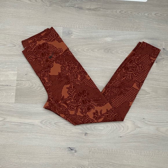 Nike Dri-Fit Burnt Orange Lace Print Leggings - Picture 2 of 8